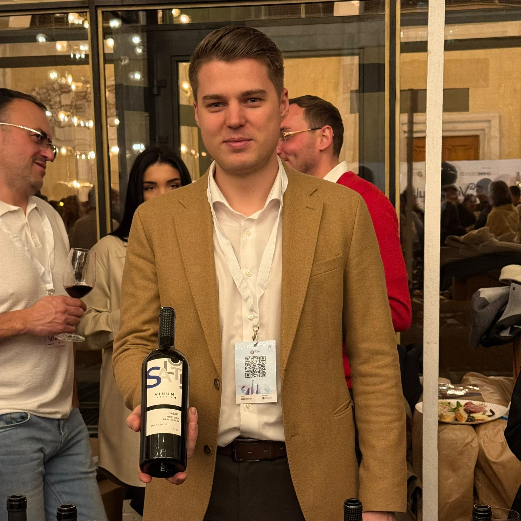 Public tânăr la eveniment
